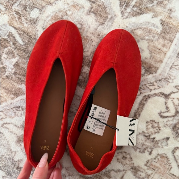 Zara Women's Bold Red Flats - Picture 5 of 8